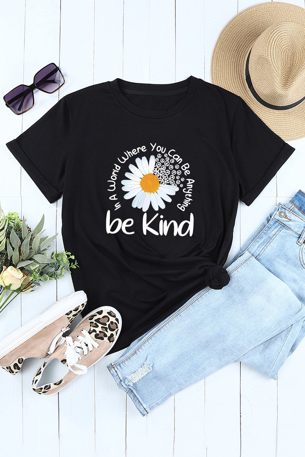 Black be kind Daisy Slogan Print Crewneck Casual Tee